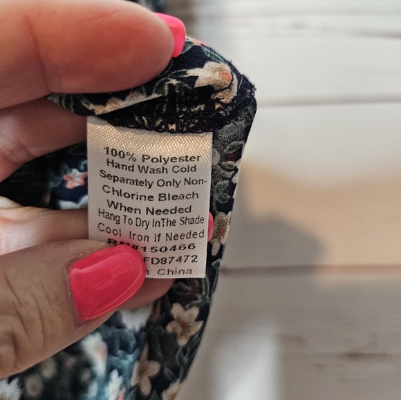 Stitch Fix Fun 2 Fun Floral Cap Sleeve Top - Picture 7 of 8